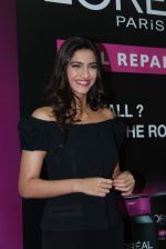 Sonam Kapoor at Loreal event in Mumbai on 22nd March 2012 (22).JPG