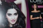 Sonam Kapoor at Loreal event in Mumbai on 22nd March 2012 (32).JPG