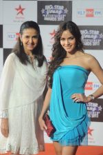 Shazahn Padamsee, Sharon Prabhakar at Big Star Young Entertainer Awards in Mumbai on 25th March 2012 (94).JPG