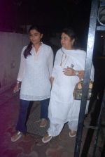 pays tribute to Mona Kapoor in Mumbai on 25th March 2012 (114).JPG