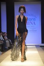 Model walk the ramp for Staya Paul fashion show in Mumbai on 23rd March 2012 (4).JPG