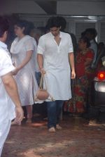 at Mona Kapoor funeral in Mumbai on 26th March 2012 (67).JPG