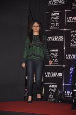 Kareena Kapoor unveil UTVstars Walk of the Stars in Taj Land_s End, Mumbai on 28th March 2012 (18).JPG