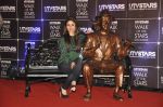 Kareena Kapoor unveil UTVstars Walk of the Stars in Taj Land_s End, Mumbai on 28th March 2012 (43).JPG