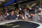 Shahrukh Khan snapped at airport arrival in Mumbai on 27th March 2012 (4).jpg