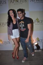 Amy Jackson, Prateik Babbar at Apicus lounge launch in Mumbai on 29th March 2012 (59).JPG