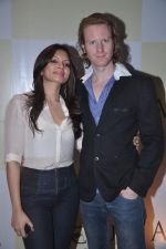 Shama Sikander, Alex O Neil at Apicus lounge launch in Mumbai on 29th March 2012 (10).JPG