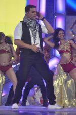 Akshay Kumar at Femina Miss India in Bhavans on 30th March 2012 (23).JPG