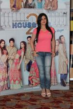 Zarine Khan promote Housefull 2 at the launch of limited edition stocks of BH_s Game Of Fame in J W Marriott on 30th March 2012 (50).JPG