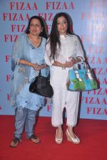at Zarine Khan_s Fizaa store launch in Mumbai on 30th March 2012 (29).JPG
