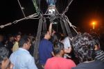 Akshay Kumar at Housefull 2 air balloon music promotions in Mumbai on 1st April 2012 (60).JPG