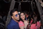 Akshay Kumar, Zarine Khan at Housefull 2 air balloon music promotions in Mumbai on 1st April 2012 (78).JPG