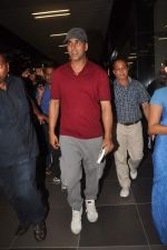 Akshay Kumar with Housefull 2 Stars snapped at Airport in Mumbai on 4th April 2012 (55).JPG