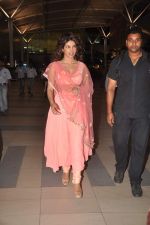 Priyanka Chopra snapped at the Airport in Mumbai on 4th April 2012 (9).JPG