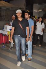 Shreyas Talpade with Housefull 2 Stars snapped at Airport in Mumbai on 4th April 2012 (8).JPG