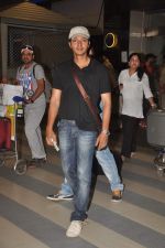 Shreyas Talpade with Housefull 2 Stars snapped at Airport in Mumbai on 4th April 2012 (9).JPG