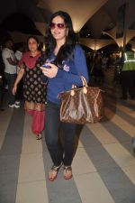 Zarine Khan with Housefull 2 Stars snapped at Airport in Mumbai on 4th April 2012 (32).JPG