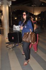 Zarine Khan with Housefull 2 Stars snapped at Airport in Mumbai on 4th April 2012 (33).JPG