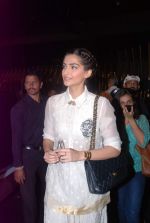 Sonam Kapoor at Khalid Mohammed book launch in Tryst on 5th April 2012 (54).JPG