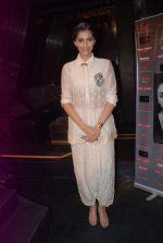 Sonam Kapoor at Khalid Mohammed book launch in Tryst on 5th April 2012 (70).JPG