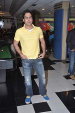 Aman Verma at the Celebration of the Completion Party of 100 Episodes of PARVARISH�..kuch khatti kuch meethi in bowling alley on 7th April 2012 (56).JPG