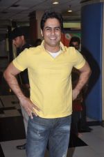 Aman Verma at the Celebration of the Completion Party of 100 Episodes of PARVARISH�..kuch khatti kuch meethi in bowling alley on 7th April 2012 (58).JPG