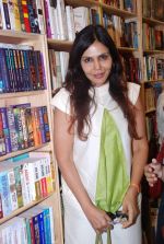 Nisha Jamwal at the launch of book Women and the Weight Loss by Rujuta Diwekar on 9th April 2012 (72).JPG