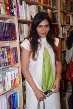 Nisha Jamwal at the launch of book Women and the Weight Loss by Rujuta Diwekar on 9th April 2012 (76).JPG
