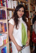 Nisha Jamwal at the launch of book Women and the Weight Loss by Rujuta Diwekar on 9th April 2012 (78).JPG
