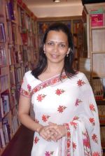 at the launch of book Women and the Weight Loss by Rujuta Diwekar on 9th April 2012 (52).JPG