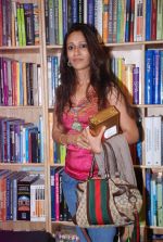 at the launch of book Women and the Weight Loss by Rujuta Diwekar on 9th April 2012 (59).JPG