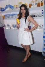 Prachi Desai launches Neutrogena products in High Street Phoenix on 10th April 2012 (12).JPG