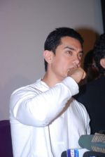 Aamir Khan at Satyamev Jayate press meet in Mumbai on 13th April 2012 (142).JPG