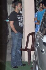 Salman Khan at Bitto Boss spl screening at Ketnav, Mumbai on 13th April 2012 (13).jpg