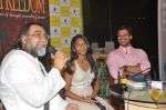 Vivek Oberoi unveils Tanisha_s The Journey To Freedom book in Crossword, Mumbai on 13th April 2012 (15).JPG