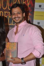 Vivek Oberoi unveils Tanisha_s The Journey To Freedom book in Crossword, Mumbai on 13th April 2012 (25).JPG