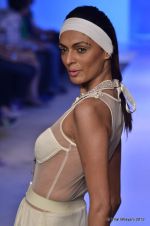 Model walk the ramp for Nitya Bajaj Show at ABIL Pune Fashion Weekon 14th April 2012 (30).JPG