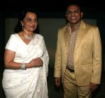 asha parekh & annu kapoor at Dr. Ambedkar awards organised by Kailash Masoom and Harish Shah in Shan Mukhanan Hall, Sion on 14th April 2012.jpg