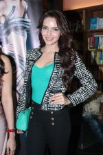 Shazahn Padamsee at Bollywood Striptease book reading in Landmark, Mumbai on 16th April 2012 (29).JPG