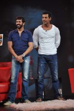 John Abraham, Kabir Khan at Raveena_s chat show for NDTV on 17th April 2012 (143).JPG