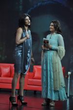 Sushmita Sen, Raveena Tandon at Raveena_s chat show for NDTV on 17th April 2012 (150).JPG