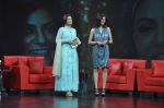 Sushmita Sen, Raveena Tandon at Raveena_s chat show for NDTV on 17th April 2012 (157).JPG