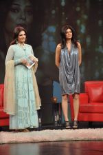 Sushmita Sen, Raveena Tandon at Raveena_s chat show for NDTV on 17th April 2012 (160).JPG