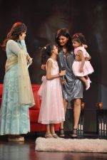 Sushmita Sen, Raveena Tandon at Raveena_s chat show for NDTV on 17th April 2012 (165).JPG