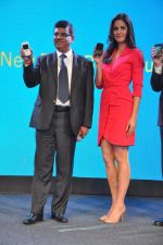 Katrina kaif unveils the new Blackberry curve 9220 in delhi on 18th April 2012 (16).JPG