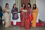 Shobha De at the launch of Soha Parekh_s Sari - Splendour In Thread in Mumbai on 18th April 2012 (35).JPG
