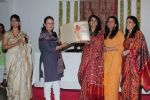 Shobha De at the launch of Soha Parekh_s Sari - Splendour In Thread in Mumbai on 18th April 2012 (38).JPG