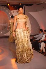 Parvathy Omnakuttan  walk the ramp at SNDT Chrysalis fashion show in Mumbai on 20th April 2012 (70).JPG