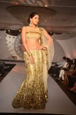 Parvathy Omnakuttan  walk the ramp at SNDT Chrysalis fashion show in Mumbai on 20th April 2012 (77).JPG