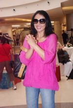 Suchitra Krishnamurthy at Phoenix Market City Kurla in Mumbai on 21st April 2012 (55).JPG